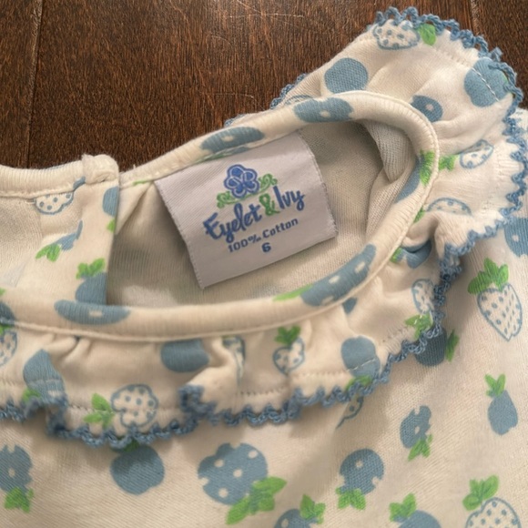 Eyelet & Ivy Rosemary Top in Dandy Apples - 6 - price is firm - Picture 3 of 5